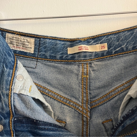 Levi’s Jean shorts - Picture 6 of 8